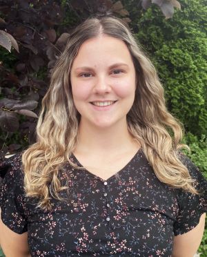 Photo of Lindsay Adoranti outside amongst some greenery